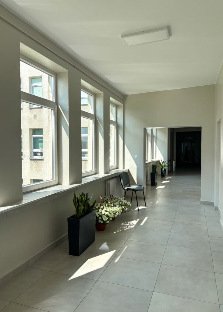 1CD32BDE E646 49C6 8792 19E3B5185A7A 732x1024