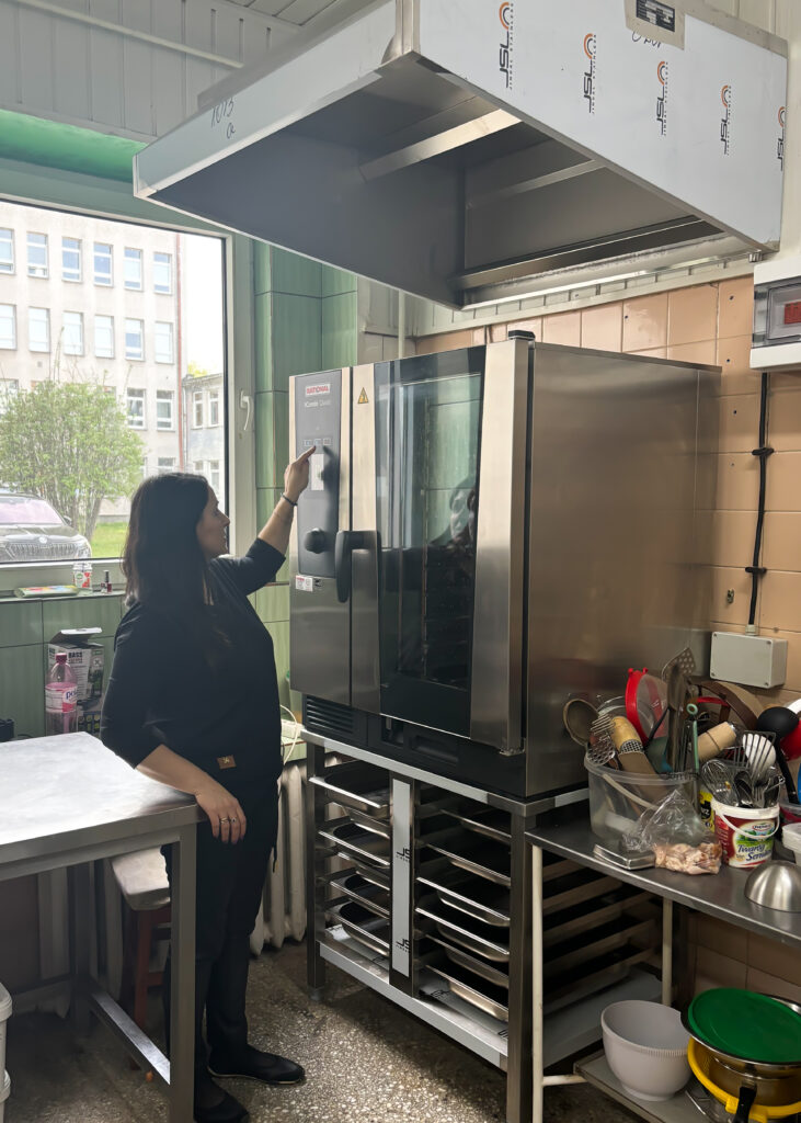 E4251B5E BCD0 44CD 85AA 68C9F068936D 731x1024