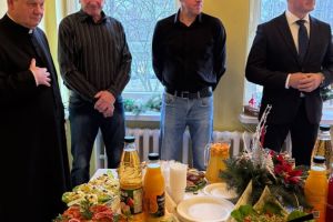 f4673ea2 02b7 4556 a279 ff84d2801980x1024